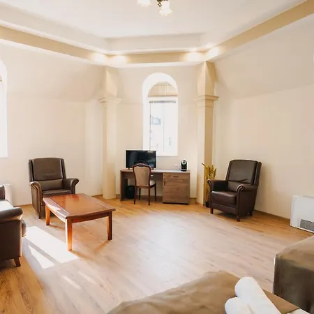 хотел театъръ Hotel 2*