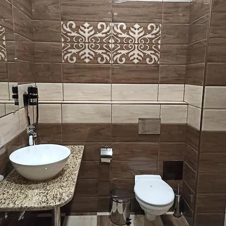 хотел театъръ 2*