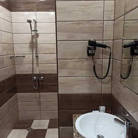 хотел театъръ 2*