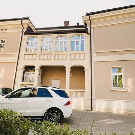 хотел театъръ 2*