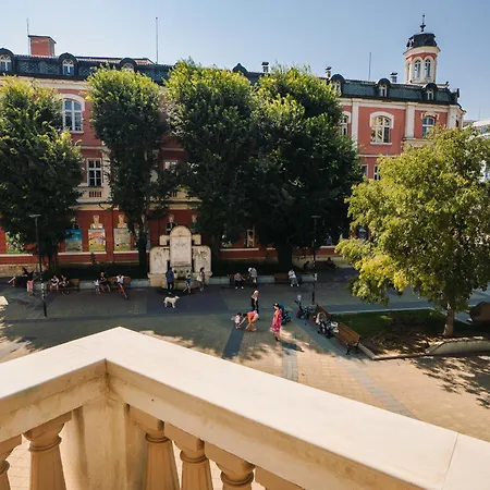 хотел театъръ 2* Pleven