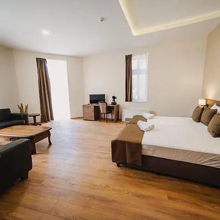 хотел театъръ Hotel