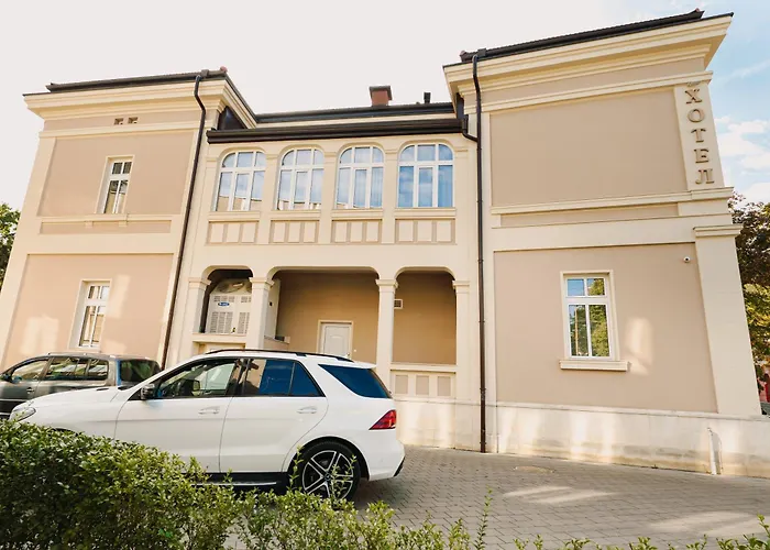 хотел театъръ 2*