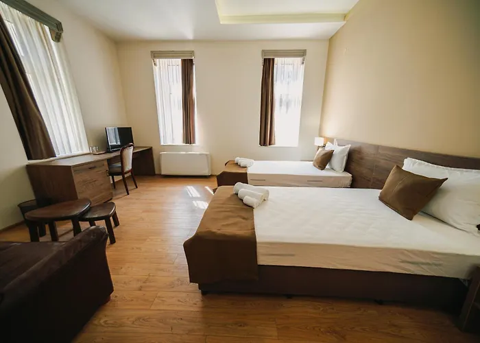 хотел театъръ 2* Pleven