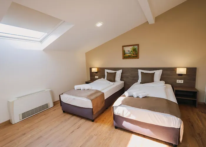 хотел театъръ 2*